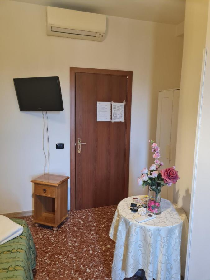La Palazzina Hotel Рим Екстериор снимка