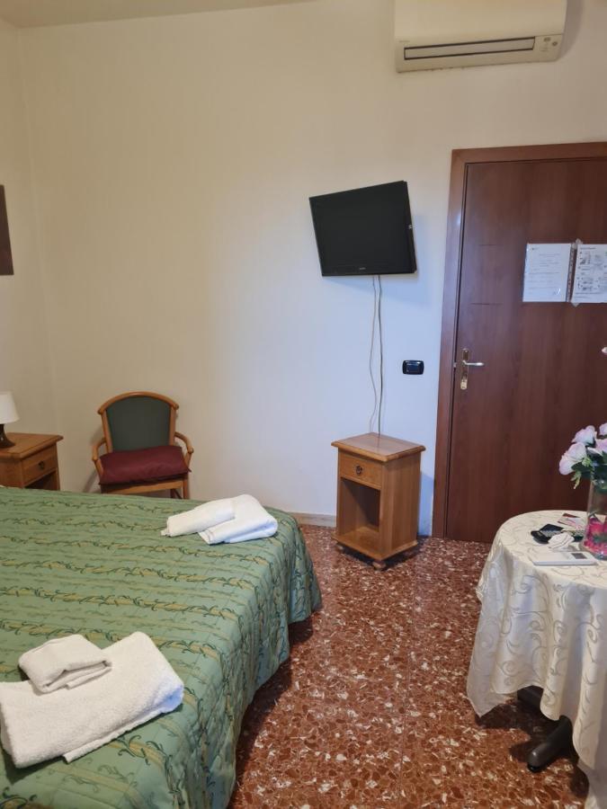La Palazzina Hotel Рим Екстериор снимка